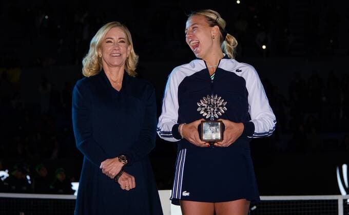 Mandatory Credit: Photo by Rob Prange Shutterstock (12596816bq) Anett Kontaveit of Estonia with the runner up trophy after the final of the 2021 Akron WTA, Tennis Damen Finals Guadalajara WTA tennis tournament Akron WTA Finals, Day 8, Tennis, Panamerican Tennis Center Guadalajara, Mexico - 17 Nov 2021 Akron WTA Finals, Day 8, Tennis, Panamerican Tennis Center Guadalajara, Mexico - 17 Nov 2021  Copyright: xRobxPrange Shutterstockx 12596816bq