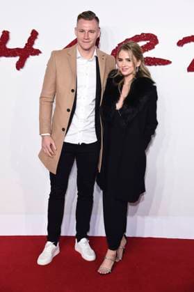 Bernd Leno mit Ehefrau Sophie Christin Leno bei der Premiere des Kinofilms King Richard im Curzon Mayfair. London, 17.11.2021