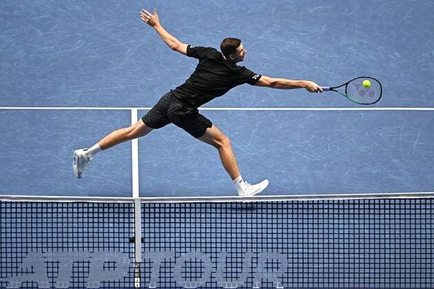 Italy Tennis ATP, Tennis Herren Finals Zverev - Hurkacz 6698873 18.11.2021 Poland s Hubert Hurkacz returns a shot during the group stage singles tennis match of the ATP Finals against Germany s Alexander Zverev at the Pala Alpitour venue in Turin, Italy. Alexey Filippov Sputnik Turin Italy  Copyright: xAlexeyxFilippovx