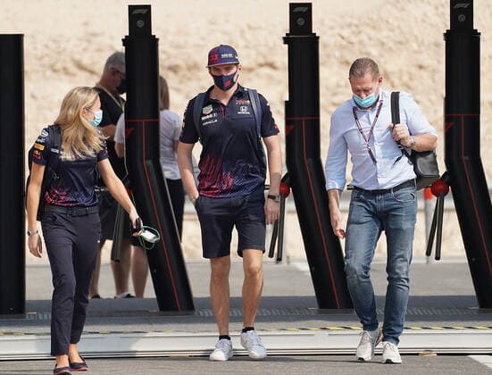 Formula 1 Ooredoo Qatar Grand Prix 2021 18.11.2021, Losail International Circuit, Doha, Formula 1 Ooredoo Qatar Grand Prix 2021 ,im Bild Max Verstappen (NEL), Red Bull Racing Honda mit Vater Jos Verstappen.