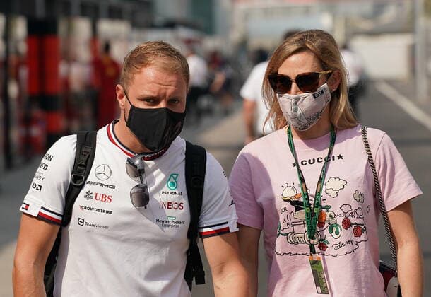 Formula 1 Ooredoo Qatar Grand Prix 2021 18.11.2021, Losail International Circuit, Doha, Formula 1 Ooredoo Qatar Grand Prix 2021 ,im Bild Valtteri Bottas (FIN), Mercedes-AMG Petronas Formula One Team mit Freundin Tiffany Cromwell.