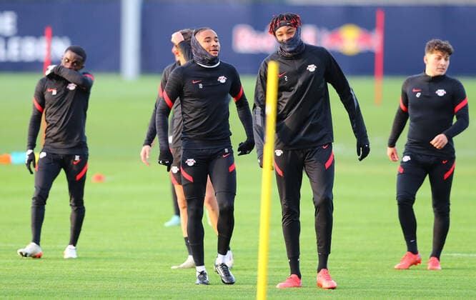 RB Leipzig - Training 17.11.2021 Leipzig, 17.11.2021, RBL Trainingszentrum, Fussball, 1. Bundesliga , RasenBallsport RB Leipzig - Training , Im Bild v.l.: Christopher Nkunku und Mohamed Simakan ,