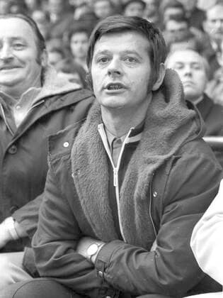 Bundesliga 1971 72: Arminia Bielefeld - 1. FC Köln 2:3 15.04.1972. Trainer Jan Notermans (Bielefeld) Portrait auf der Bank. Nur fuer journalistische Zwecke! Only for editorial use! *** Bundesliga 1971 72 Arminia Bielefeld 1 FC Köln 2 3 15 04 1972 Coach Jan Notermans Bielefeld Portrait on the bench Only for journalistic use Only for editorial use HM