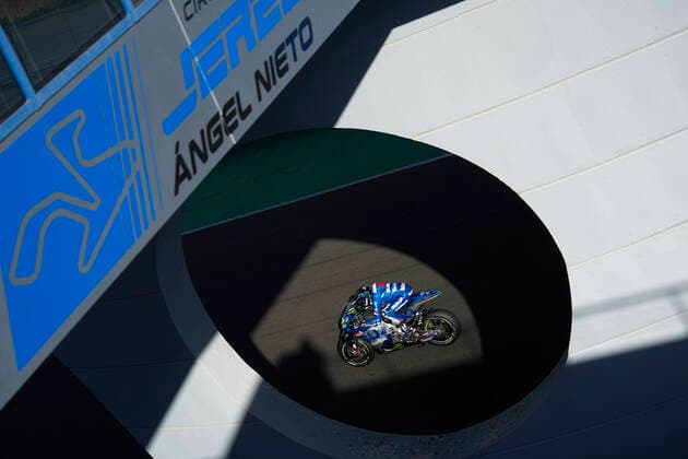 Sport Themen der Woche KW46 Sport Bilder des Tages MotoGP 2022 Tests in Jerez Sylvain Guintoli (50) of France and Team SUZUKI ECSTAR during the test of the new MotoGP season 2022 at Circuito Jerez - Angel Nieto on November 18, 2021 in Jerez de la Frontera, Spain. Jerez de la Frontera Cadiz Spain  Copyright: xJosexBretonx breton-motogp20211118_npVDI