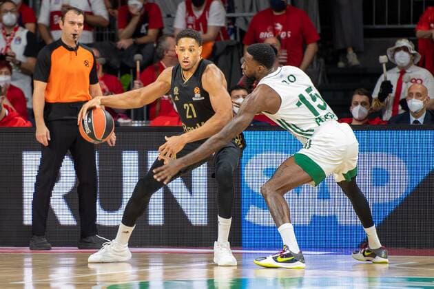 Augustine Rubit 21 (FC Bayern), Okaro White 15 (Panathinaikos Athen), FC Bayern Basketball vs. Panathinaikos Athen, Euroleague, 18.11.2021 Muenchen Bayern Deutschland