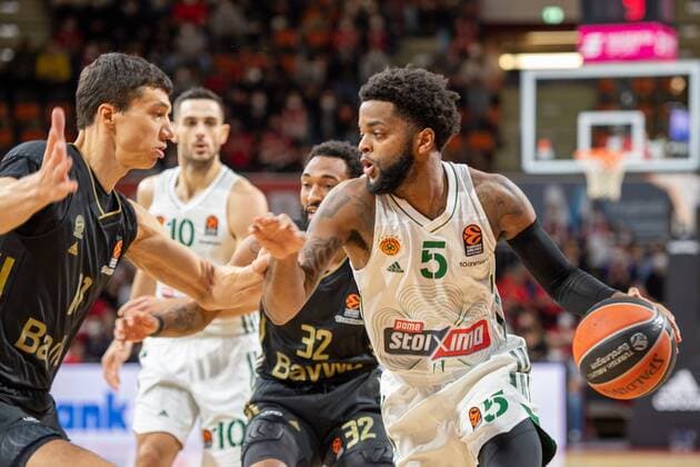 Vladimir Lucic 11 (FC Bayern), Daryl Macon 5 (Panathinaikos Athen), FC Bayern Basketball vs. Panathinaikos Athen, Euroleague, 18.11.2021 Muenchen Bayern Deutschland