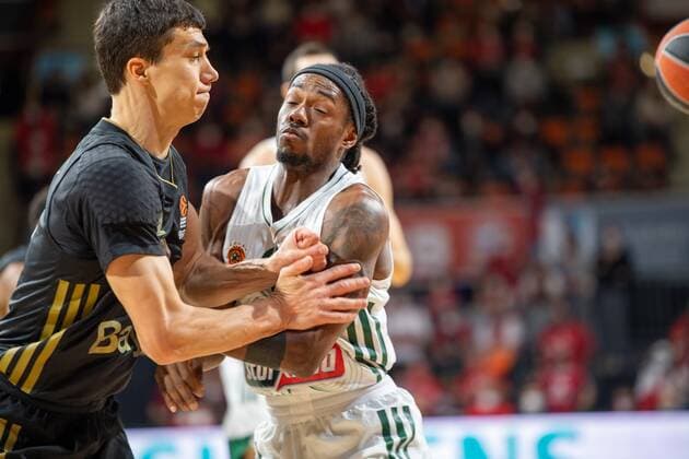 Vladimir Lucic 11 (FC Bayern), Kendrick Perry 3 (Panathinaikos Athen), FC Bayern Basketball vs. Panathinaikos Athen, Euroleague, 18.11.2021 Muenchen Bayern Deutschland