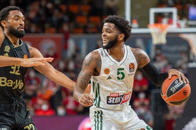Darrun Hilliard 32 (FC Bayern), Daryl Macon 5 (Panathinaikos Athen), FC Bayern Basketball vs. Panathinaikos Athen, Euroleague, 18.11.2021 Muenchen Bayern Deutschland