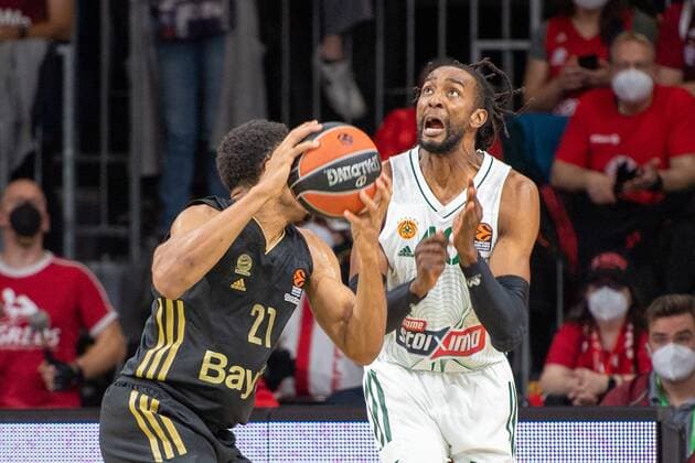 Augustine Rubit 21 (FC Bayern), Jeremy Evans 40 (Panathinaikos Athen), FC Bayern Basketball vs. Panathinaikos Athen, Euroleague, 18.11.2021 Muenchen Bayern Deutschland