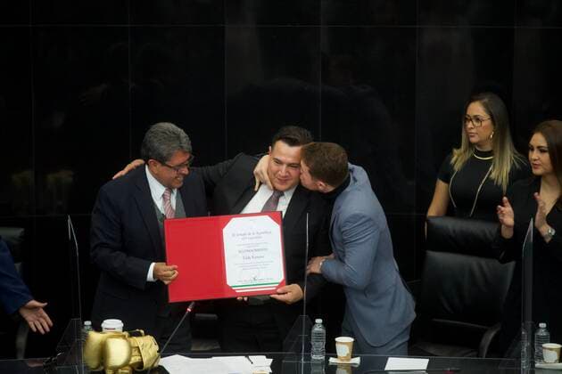 Canelo Alvarez Recognized For His Career In Boxing MEXICO CITY, MEXICO - NOVEMBER 18, 2021: The parliamentary leader for the National Regeneration Movement Party (Morena) in the Senate of the Republic, Ricardo Monreal, gives recognition to the Mexican Professional Boxing coach Eddy Reynoso and the world boxing champion, Saul Ãlvarez El Canelo for their great career in Mexican Boxing. On November 18, 2021 in Mexico City, Mexico. (Photo by Julian Lopez Eyepix Group) Copyright: xJulianxLopezx EYEPIXGROUP_JL_18112021_19695