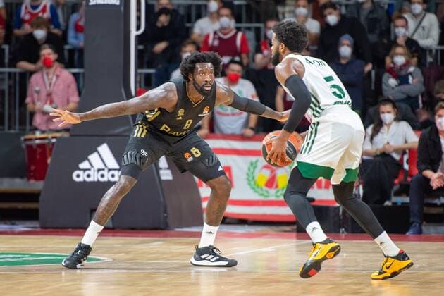 Othello Hunter 8 (FC Bayern), Daryl Macon 5 (Panathinaikos Athen), FC Bayern Basketball vs. Panathinaikos Athen, Euroleague, 18.11.2021 Muenchen Bayern Deutschland