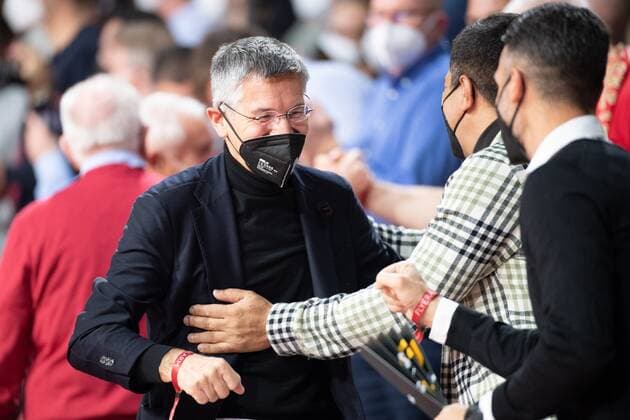 Vereinspraesident Herbert Hainer (FC Bayern München) gluecklich ueber den Sieg, FC Bayern Basketball vs. Panathinaikos Athen, Euroleague, 18.11.2021 Muenchen Bayern Deutschland