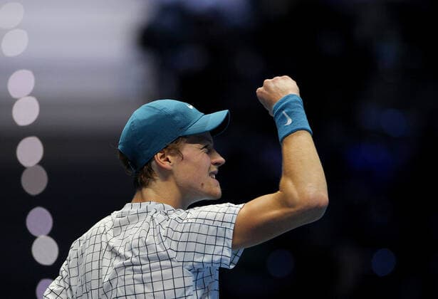 Mandatory Credit: Photo by Ella Ling Shutterstock (12604977ao) Jannik Sinner of Italy celebrates Nitto ATP, Tennis Herren World Tour Finals, Day 5, Tennis, Pala Alpitour, Turin, Italy - 18 Nov 2021 Nitto ATP World Tour Finals, Day 5, Tennis, Pala Alpitour, Turin, Italy - 18 Nov 2021 Copyright: xEllaxLing Shutterstockx 12604977ao