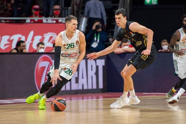 Nemanja Nedovic 26 (Panathinaikos Athen), Vladimir Lucic 11 (FC Bayern), FC Bayern Basketball vs. Panathinaikos Athen, Euroleague, 18.11.2021 Muenchen Bayern Deutschland