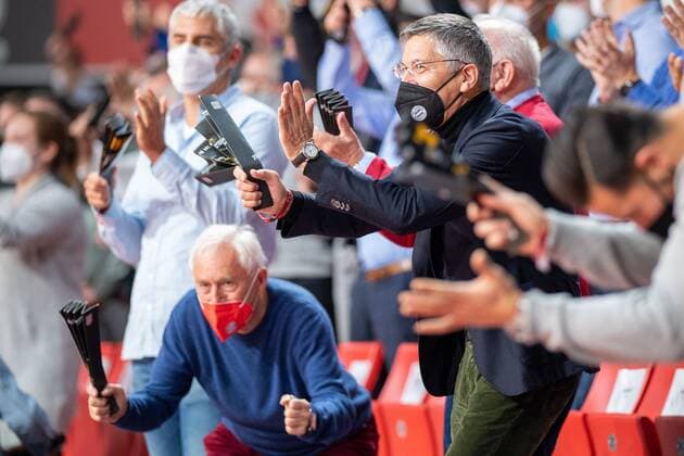 Vereinspraesident Herbert Hainer (FC Bayern München) feuert an, FC Bayern Basketball vs. Panathinaikos Athen, Euroleague, 18.11.2021 Muenchen Bayern Deutschland