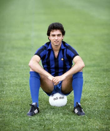20.05.82 VfB Stuttgart Hansi Müller Deutschland, Stuttgart, 20.05.1982, Fussball, Bundesliga, VfB Stuttgart: Hansi Müller im Trikot von Inter Mailand. *** 20 05 82 VfB Stuttgart Hansi Müller Germany, Stuttgart, 20 05 1982, Football, Bundesliga, VfB Stuttgart Hansi Müller in Inter Milan shirt