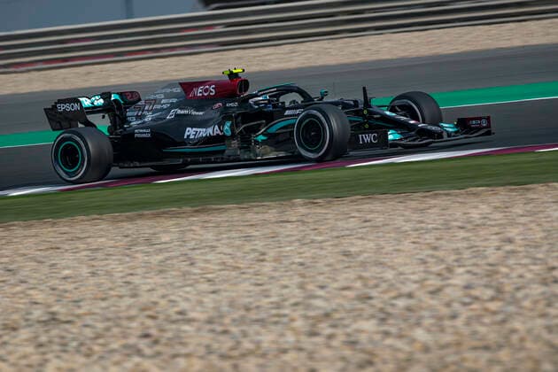 77 BOTTAS Valtteri (fin), Mercedes AMG F1 GP W12 E Performance, action during the Formula 1 Ooredoo Qatar Grand Prix 2021, 20th round of the 2021 FIA Formula One World Championship, WM, Weltmeisterschaft from November 19 to 21, 2021 on the Losail International Circuit, in Lusail, Qatar - F1 - QATAR GRAND PRIX 2021 DPPI Panoramic  00121041_FG0D5676.JPG_