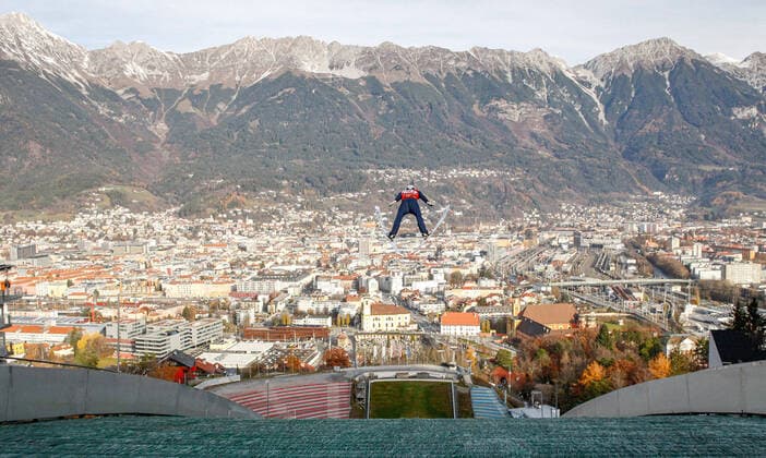 Bilder des Jahres 2021, Sport 11 November Sport Themen der Woche KW46 Sport Bilder des Tages NORDIC COMBINED - OESV, training INNSBRUCK,AUSTRIA,19.NOV.21 - NORDIC SKIING, NORDIC COMBINED, Ski jumping, Skispringen, Ski, nordisch - OESV, training. Image shows Stefan Rettenegger (AUT).  GEPAxpictures xMichaelxKristen