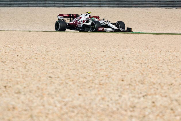 GIOVINAZZI Antonio (ita), Alfa Romeo Racing ORLEN C41, action during the Formula 1 Ooredoo Qatar Grand Prix 2021, 20th round of the 2021 FIA Formula One World Championship, WM, Weltmeisterschaft from November 19 to 21, 2021 on the Losail International Circuit, in Lusail, Qatar - F1 - QATAR GRAND PRIX 2021 DPPI Panoramic  20211119_GOODEN_FG0D5639
