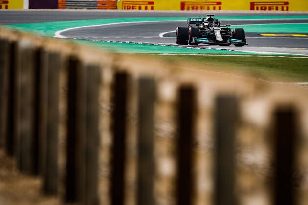 Sport Bilder des Tages 44 HAMILTON Lewis (gbr), Mercedes AMG F1 GP W12 E Performance, action during the Formula 1 Ooredoo Qatar Grand Prix 2021, 20th round of the 2021 FIA Formula One World Championship, WM, Weltmeisterschaft from November 19 to 21, 2021 on the Losail International Circuit, in Lusail, Qatar - F1 - QATAR GRAND PRIX 2021 DPPI Panoramic  20211119_GOODEN_FG0D5868