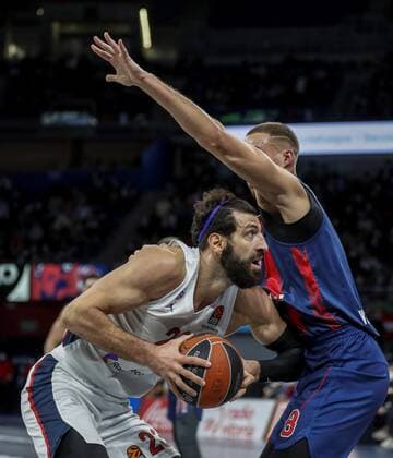 Baskonia s forward Tadas Sedekerskis (R) defends CKSA s forward Toko Shengelia (L) during the Euroleague game between Bitci Baskonia and CSKA Moscow at Fernando Buesa pavilion in Vitoria, Basque Country, Spain, 19 November 2021. Bitci Baskonia - CSKA Moscow !ACHTUNG: NUR REDAKTIONELLE NUTZUNG!  Copyright: xDavidxAguilarx GRAF6466 20211119-9f9ff5f4caccc5ea5618b81bf88e1dd3709790fd
