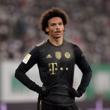 19.11.2021, Fussball 1. Bundesliga 2021 2022, 12. Spieltag, FC Augsburg - FC Bayern München, in der WWK-Arena Augsburg, Leroy Sane (Bayern München) nachdenklich.