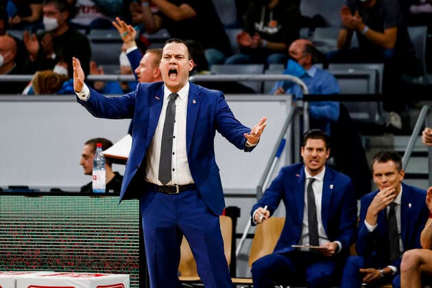 Headcoach Johan Roijakkers (Brose Bamberg) Brose Bamberg - Telekom Baskets Bonn - easyCredit-BBL - Basketball Bundesliga Saison 2021 22 Spieltag 8, 19.11.2021 Bamberg, Brose Arena Copyright: DanielxLöb