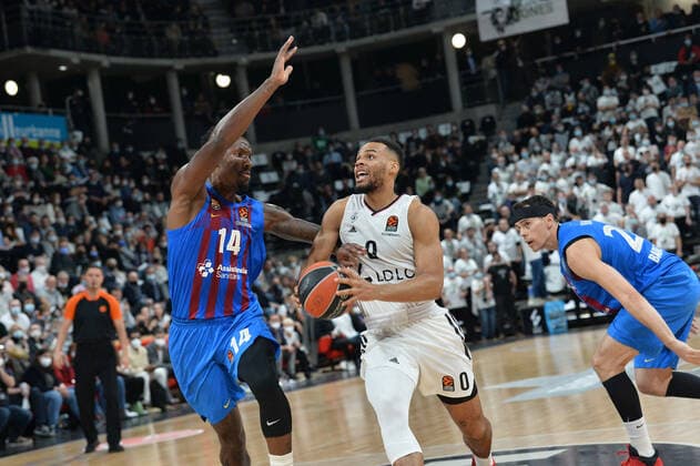 Elie Okobo (asvel) vs Nigel Hayes-Davis (barcelone) BASKETBALL : LDLC ASVEL vs FC Barcelone - Euroleague - 19 11 2021 FredericChambert Panoramic 