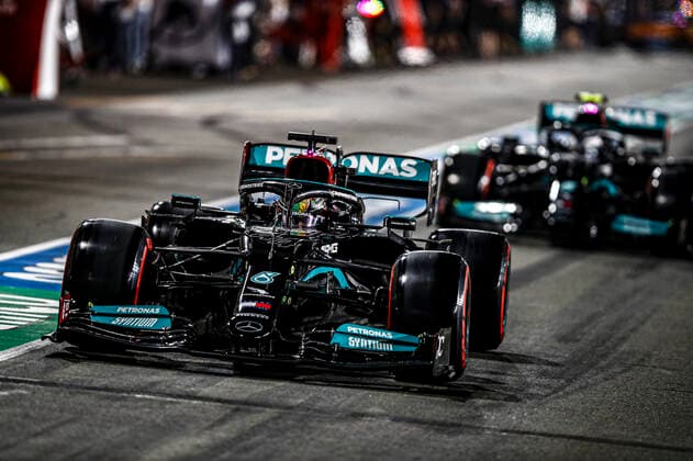 44 HAMILTON Lewis (gbr), Mercedes AMG F1 GP W12 E Performance, action during the Formula 1 Ooredoo Qatar Grand Prix 2021, 20th round of the 2021 FIA Formula One World Championship, WM, Weltmeisterschaft from November 19 to 21, 2021 on the Losail International Circuit, in Lusail, Qatar - F1 - QATAR GRAND PRIX 2021 DPPI Panoramic  _B3_0730