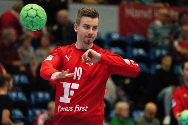 Jonas Gertges (HSV Hamburg 19) HSV Handball vs. TBV Lemgo-Lippe, Bundesliga, Spieltag 12, Saison 2021 2022, 20.11.2021 Marcel von Fehrn HSV Handball vs. TBV Lemgo-Lippe, Bundesliga, Spieltag 12, Saison 2021 2022, 20.11.2021 Hamburg *** Jonas Gertges HSV Hamburg 19 HSV Handball vs TBV Lemgo Lippe, Bundesliga, Matchday 12, Season 2021 2022, 20 11 2021 Marcel von Fehrn HSV Handball vs TBV Lemgo Lippe, Bundesliga, Matchday 12, Season 2021 2022, 20 11 2021 Hamburg Copyright: xEibnerxPressefoto MarcelxvonxFehrnx EP_MFN
