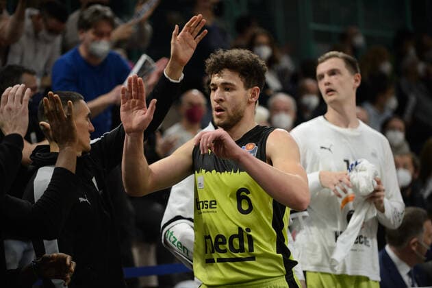 Kevin Wohlrath (6 medi Bayreuth) bei der Partie medi Bayreuth vs syntainics MBC Weißenfels. Basketball, Bundesliga, 20.11.2021, Saison 2021 2022, 8. Spieltag. Copyright: xErikxHillmer EIBNERx EP_EHR medi Bayreuth vs syntainics MBC Weißenfels. Basketball, Bundesliga, 20.11.2021, Saison 2021 2022, 8. Spieltag Bayreuth Copyright: xErikxHillmer EIBNERx EP_EHR