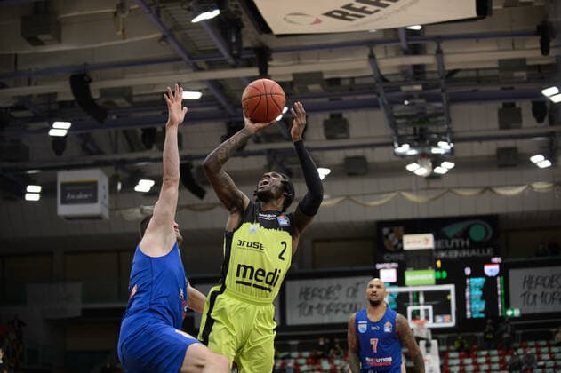 Sacar Anim (2 medi Bayreuth) bei der Partie medi Bayreuth vs syntainics MBC Weißenfels. Basketball, Bundesliga, 20.11.2021, Saison 2021 2022, 8. Spieltag. Copyright: xErikxHillmer EIBNERx EP_EHR medi Bayreuth vs syntainics MBC Weißenfels. Basketball, Bundesliga, 20.11.2021, Saison 2021 2022, 8. Spieltag Bayreuth Copyright: xErikxHillmer EIBNERx EP_EHR