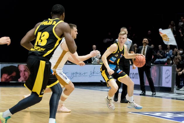 Basketball Loewen Braunschweig - MHP Riesen Ludwigsburg Johannes Patrick (Nr. 6 MHP Riesen Ludwigsburg) Basketball Loewen Braunschweig - MHP Riesen Ludwigsburg, Basketball, BBL, Saison 2021 2022, 20.11.2021 Braunschweig Copyright: xEibner-Pressefoto Jan-FredericxHelbigx