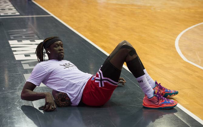 GER, Basketball,BCL, EWE Baskets Oldenburg vs JobStairs Giessen 46ers 20.11.2021, EWE Arena, Oldenburg, GER, easy Credit-BBL, EWE Baskets Oldenburg vs JobStairs Giessen 46ers , im Bild wo ist mein Handy Nuni OMOT( JobStairs Giessen 46ers 1 )