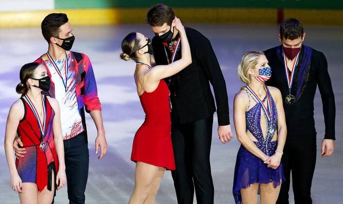 France Figure skating, Eiskunstlauf Grand Prix Series Award Ceremony 6700871 20.11.2021 From left, silver medalists Russia s Iuliia Artemeva and Mikhail Nazarychev, gold medalists Russia s Alexandra Boykova and Dmitry Kozlovsky and bronze medalists Alexa Knierim and Brandon Frazier, of the United States, pose during an award ceremony for the pairs free program during the Grand Prix of Figure Skating at the Patinoire Polesud, in Grenoble, France. Olga Besnard Sputnik Grenobl France  Copyright: xOlgaxBesnardx