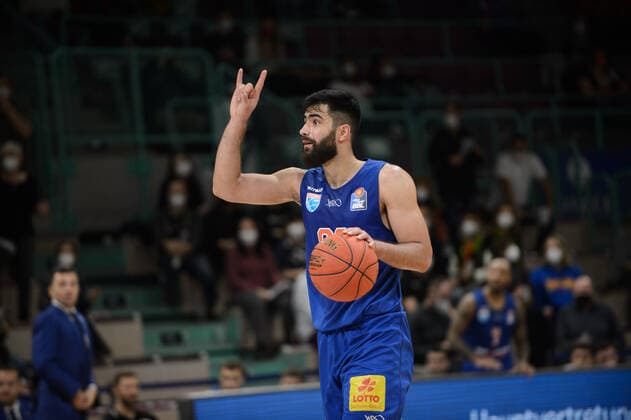 Behnam Yakhchali (88 MBC Weißenfels) bei der Partie medi Bayreuth vs syntainics MBC Weißenfels. Basketball, Bundesliga, 20.11.2021, Saison 2021 2022, 8. Spieltag. Copyright: xErikxHillmer EIBNERx EP_EHR medi Bayreuth vs syntainics MBC Weißenfels. Basketball, Bundesliga, 20.11.2021, Saison 2021 2022, 8. Spieltag Bayreuth Copyright: xErikxHillmer EIBNERx EP_EHR