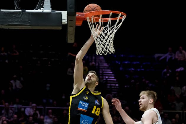 Basketball Loewen Braunschweig - MHP Riesen Ludwigsburg Jonas Wohlfarth-Bottermann (Nr. 18 MHP Riesen Ludwigsburg) Basketball Loewen Braunschweig - MHP Riesen Ludwigsburg, Basketball, BBL, Saison 2021 2022, 20.11.2021 Braunschweig Copyright: xEibner-Pressefoto Jan-FredericxHelbigx