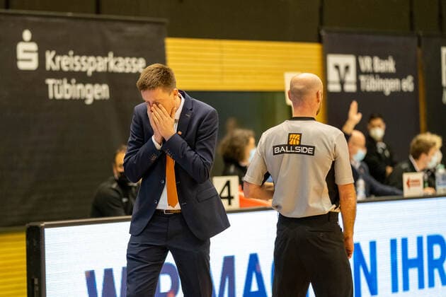 Vladimir Lucic (Rasta Vechta, Headcoach) Tigers Tuebingen vs. Rasta Vechta, 2. Basketball Bundesliga, Pro A, Barmer 2 Basketball, 11. Spieltag , Spielzeit 2021 2022, 20.11.2021 Tigers Tuebingen vs Rasta Vechta, 2. Basketball Bundesliga, Pro A, Barmer 2 Basketball, 11. Spieltag, Spielzeit 2021 2022, 20.11.2021 Rottenburg am Neckar Copyright: xNinaxSanderx xEibnerxPressefotox EP_NSR