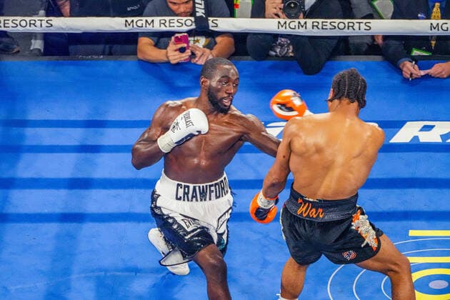 Bilder des Jahres 2021, Sport 11 November Sport Themen der Woche KW46 November 20, 2021, Las Vegas, LAS VEGAS, NV, United States: LAS VEGAS, NV - November 20: (L-R) Terence Crawford punches Shawn Porter during their 12-round WBO Welterweight Title bout at the Michelob Ultra Arena - Mandalay Bay on November 20, 2021, in Las Vegas, United States. Las Vegas United States - ZUMAp175 20211120_zsa_p175_029 Copyright: xLouisxGrassex