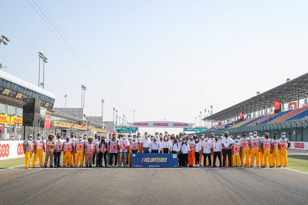FIA Volunteers family picture with MASI Michael, FIA Race Director, and TODT Jean (fra), FIA President, during the Formula 1 Ooredoo Qatar Grand Prix 2021, 20th round of the 2021 FIA Formula One World Championship, WM, Weltmeisterschaft from November 19 to 21, 2021 on the Losail International Circuit, in Lusail, Qatar - F1 - QATAR GRAND PRIX 2021 - RACE DPPI Panoramic 20211121_GOODEN_FGO06449