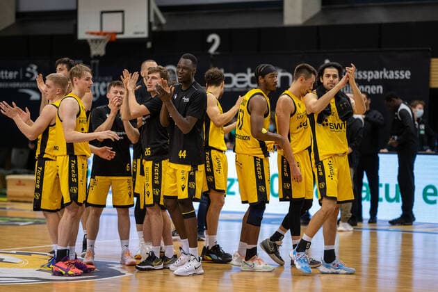 Tigers Tuebingen siegt ueber Rasta Vechta Tigers Tuebingen vs. Rasta Vechta, 2. Basketball Bundesliga, Pro A, Barmer 2 Basketball, 11. Spieltag , Spielzeit 2021 2022, 20.11.2021 Tigers Tuebingen vs Rasta Vechta, 2. Basketball Bundesliga, Pro A, Barmer 2 Basketball, 11. Spieltag, Spielzeit 2021 2022, 20.11.2021 Rottenburg am Neckar Copyright: xNinaxSanderx xEibnerxPressefotox EP_NSR