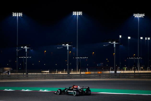 44 HAMILTON Lewis (gbr), Mercedes AMG F1 GP W12 E Performance, action during the Formula 1 Ooredoo Qatar Grand Prix 2021, 20th round of the 2021 FIA Formula One World Championship, WM, Weltmeisterschaft from November 19 to 21, 2021 on the Losail International Circuit, in Lusail, Qatar - F1 - QATAR GRAND PRIX 2021 - RACE DPPI Panoramic  00121042__B3_3964.JPG_