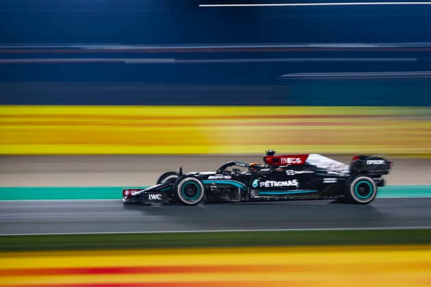44 HAMILTON Lewis (gbr), Mercedes AMG F1 GP W12 E Performance, action during the Formula 1 Ooredoo Qatar Grand Prix 2021, 20th round of the 2021 FIA Formula One World Championship, WM, Weltmeisterschaft from November 19 to 21, 2021 on the Losail International Circuit, in Lusail, Qatar - F1 - QATAR GRAND PRIX 2021 - RACE DPPI Panoramic  00121042__B2_4761.JPG_