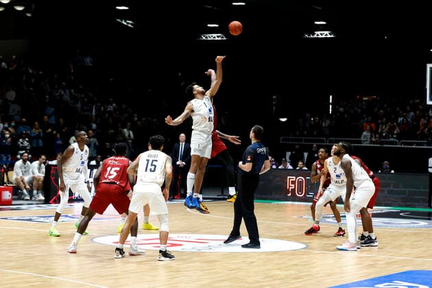 21.11.2021, easyCredit Basketball Bundesliga, BBL, Saison 2021 2022, Herren, Chemnitz Niners - MLP Academics Heidelberg Tippoff, Jordan Geist, MLP Academics Heidelberg, Darion Atkins, Niners Chemnitz Chemnitz Messe Chemnitz Sachsen Germany