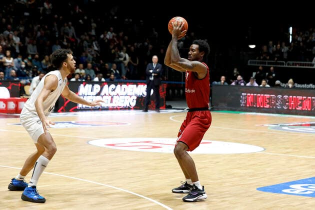 21.11.2021, easyCredit Basketball Bundesliga, BBL, Saison 2021 2022, Herren, Chemnitz Niners - MLP Academics Heidelberg Isiaha Mike, Niners Chemnitz Chemnitz Messe Chemnitz Sachsen Germany