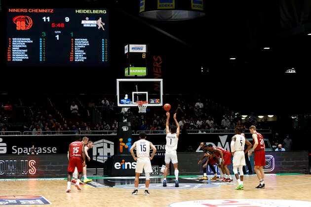 21.11.2021, easyCredit Basketball Bundesliga, BBL, Saison 2021 2022, Herren, Chemnitz Niners - MLP Academics Heidelberg Brendan Gregori, Niners Chemnitz beim Freiwurf Chemnitz Messe Chemnitz Sachsen Germany