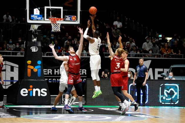 21.11.2021, easyCredit Basketball Bundesliga, BBL, Saison 2021 2022, Herren, Chemnitz Niners - MLP Academics Heidelberg Shyron Ely, MLP Academics Heidelberg, Malte Ziegenhagen, Niners Chemnitz Chemnitz Messe Chemnitz Sachsen Germany