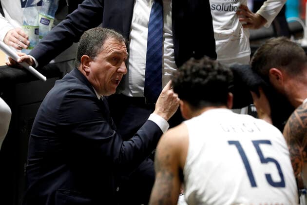 21.11.2021, easyCredit Basketball Bundesliga, BBL, Saison 2021 2022, Herren, Chemnitz Niners - MLP Academics Heidelberg Branislav Ignjatovic (Head-Coach), MLP Academics Heidelberg Chemnitz Messe Chemnitz Sachsen Germany