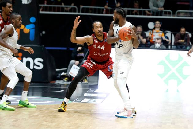 21.11.2021, easyCredit Basketball Bundesliga, BBL, Saison 2021 2022, Herren, Chemnitz Niners - MLP Academics Heidelberg Kelvin Martin, MLP Academics Heidelberg, Darion Atkins, Niners Chemnitz Chemnitz Messe Chemnitz Sachsen Germany