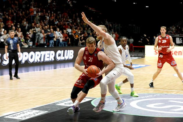 21.11.2021, easyCredit Basketball Bundesliga, BBL, Saison 2021 2022, Herren, Chemnitz Niners - MLP Academics Heidelberg Ivan KaraÄiÄ‡, Niners Chemnitz Chemnitz Messe Chemnitz Sachsen Germany